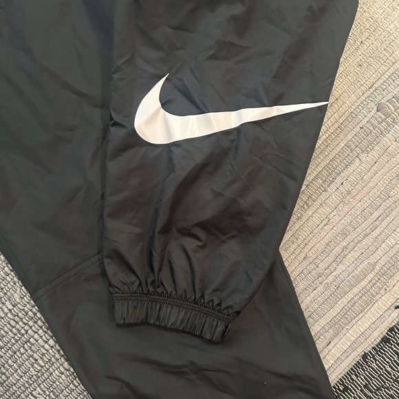 Nike trackpants - Picture 3 of 3